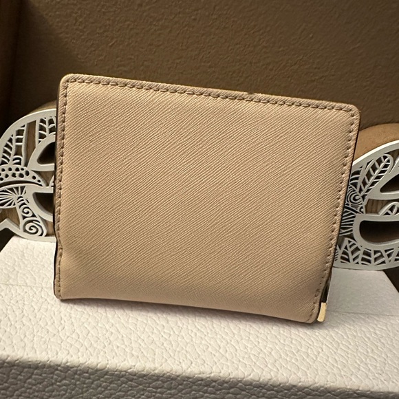 Like New Michael Kors Small Wallet - Picture 5 of 11